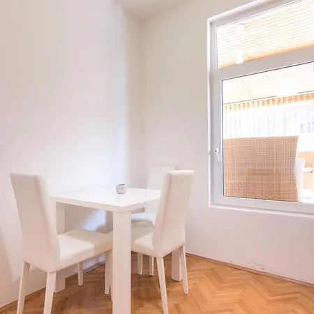 Irma Central Apartment *